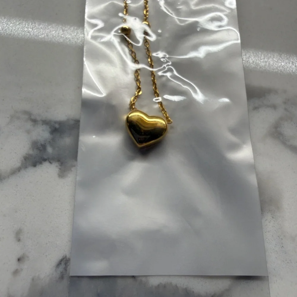 Dainty Gold Heart Necklace Stainless Steel New - Picture 3 of 4